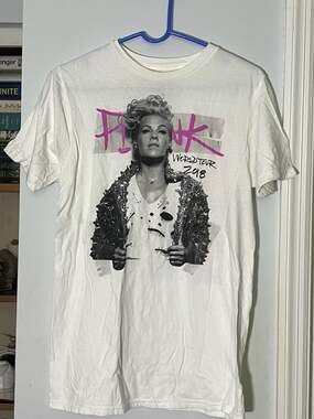 P!nk Beautiful Trauma World Tour 2018 Graphic T-Shirt Size M